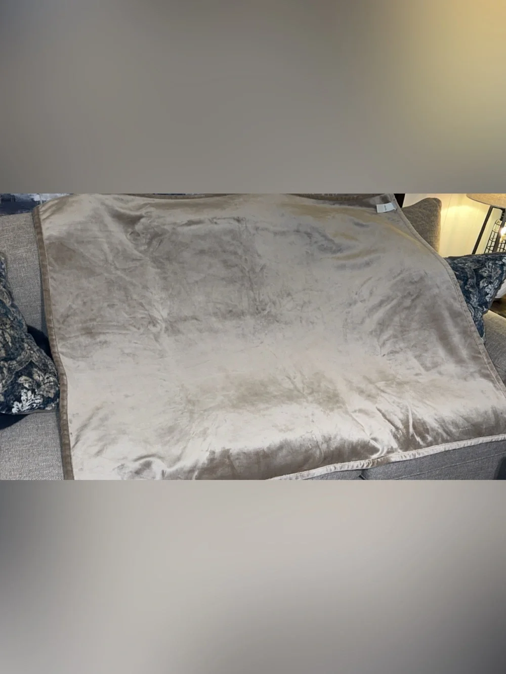 POTTERY BARN Elegant Gorgeous Faux Fur Brown Throw Blanket 50” x 60 “